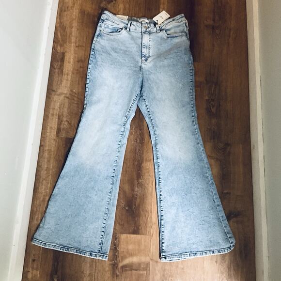 Forever 21 Denim - Retro High Rise Flare Leg Jeans Light Wash Denim Stretch- SIZE 14